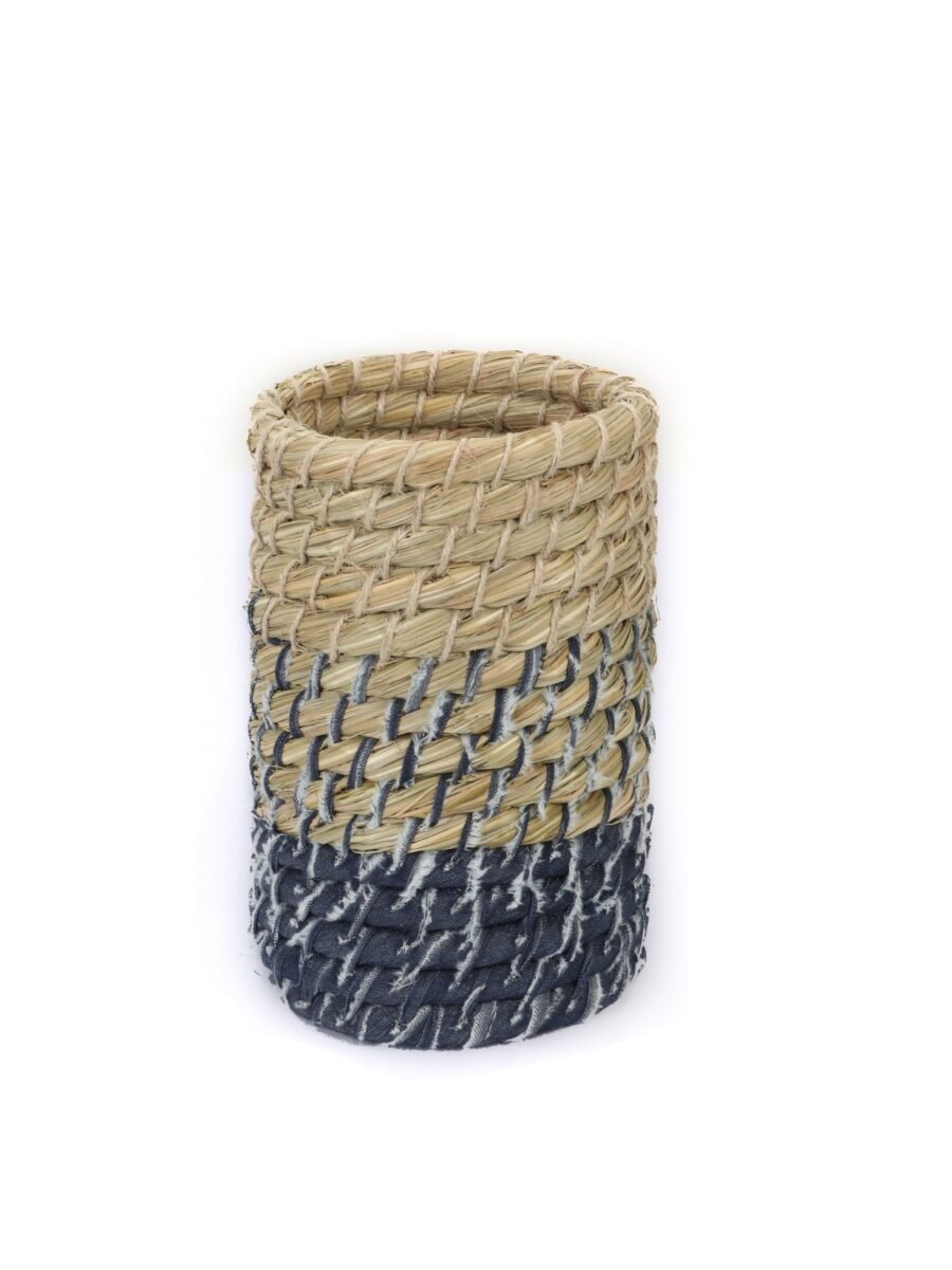 Kaisa Vase with Jeans-01